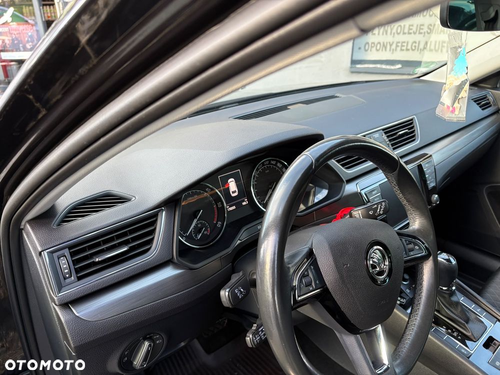 Skoda Superb 2.0 TDI Style DSG - 27