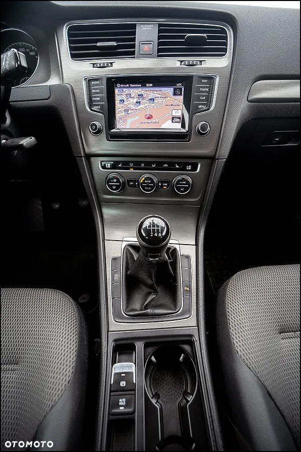 Volkswagen Golf - 24