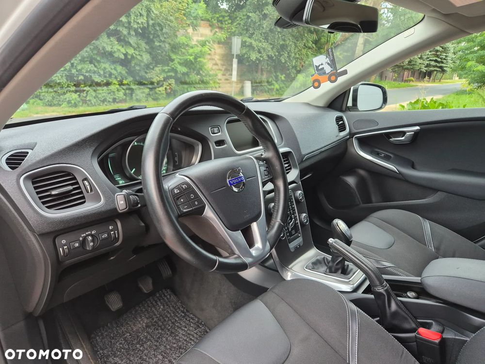 Volvo V40 D2 Momentum - 23