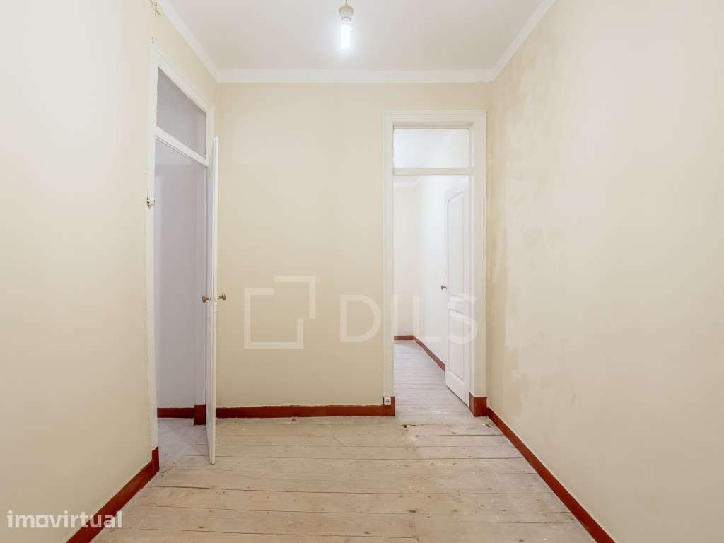 Apartamento T2 com terraço, para reabilitar nos Anjos, Lisboa - Grande imagem: 4/20