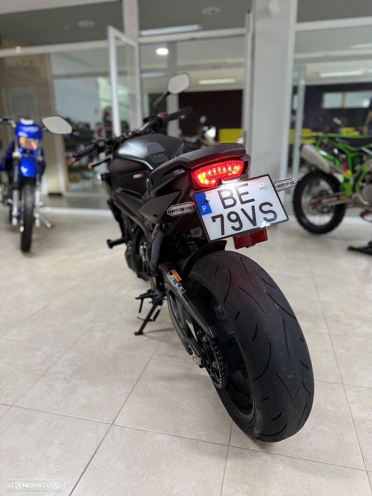 Honda CB 650 R Black Edition - 18