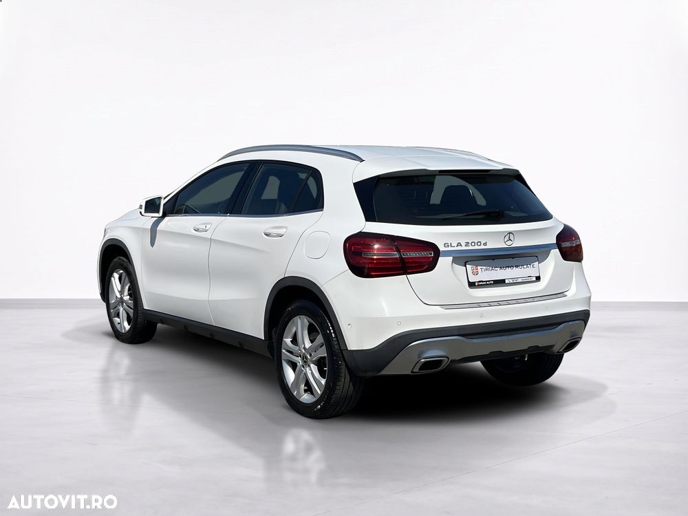 Mercedes-Benz GLA 200 d 7G-DCT - 4