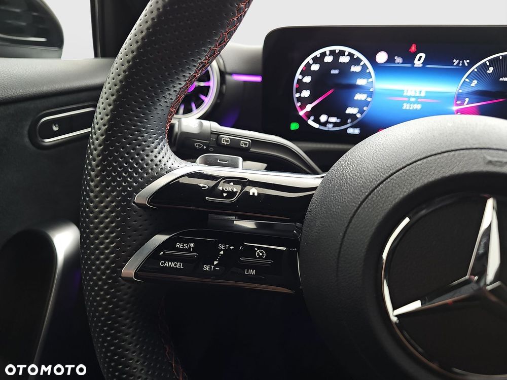 Mercedes-Benz Klasa A 220 4-Matic AMG Line 8G-DCT - 16