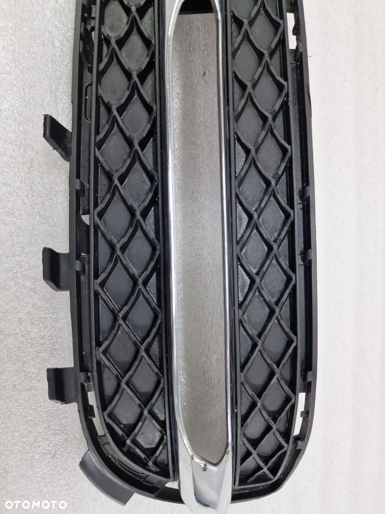 MERCEDES E-KLASSA W212 09- PRAWA KRATKA BOCZNA ZDERZAKA PRZEDNIEGO PRZÓD , NR A2128851823 , NR AUKCJI C/54 - 4