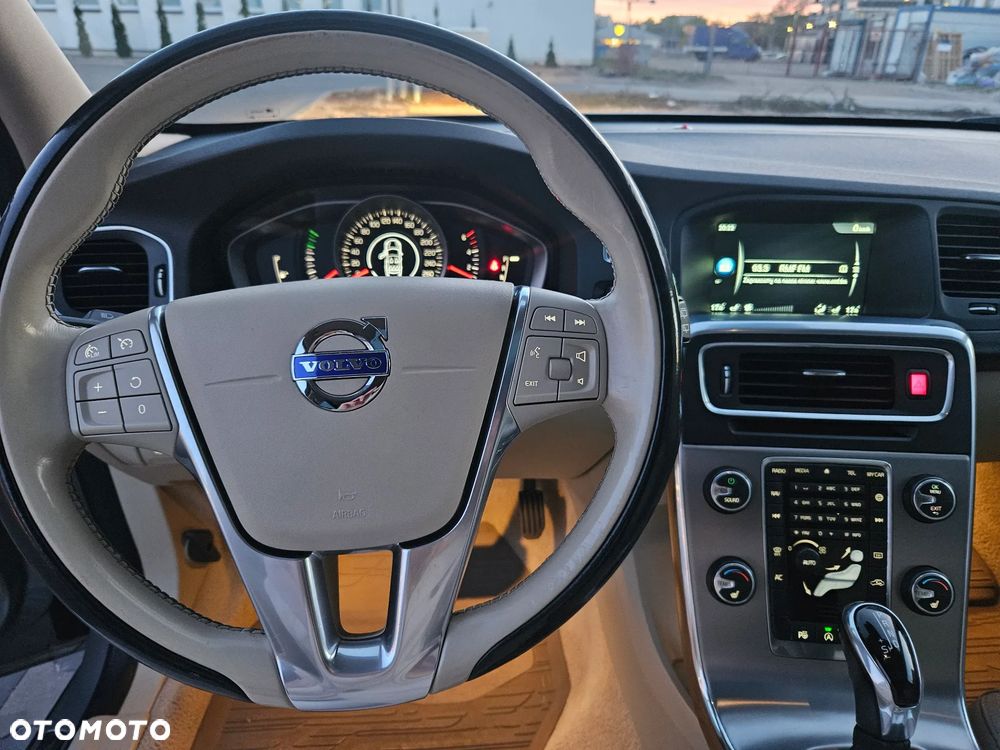Volvo V60 D4 Geartronic Kinetic - 25
