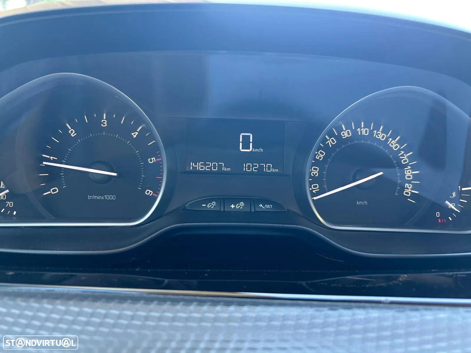Peugeot 208 1.6 BlueHDi Style - 11