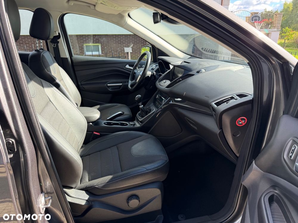 Ford Kuga 2.0 TDCi 2x4 Titanium - 16