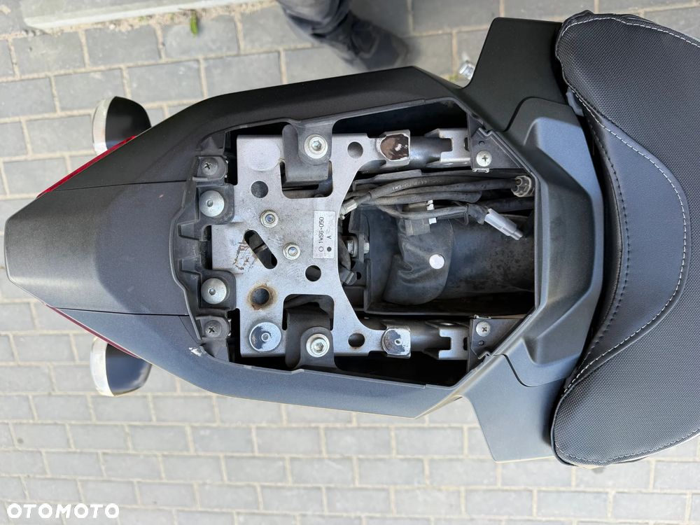 Yamaha MT - 28