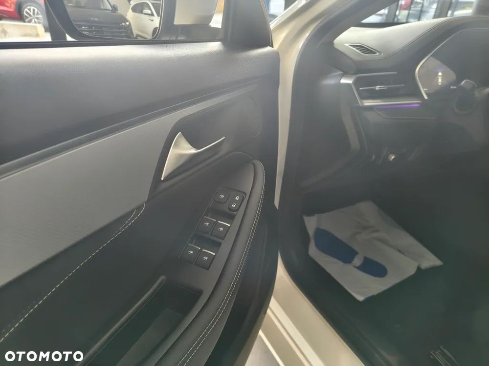 JAC J7 Plus CVT - 12