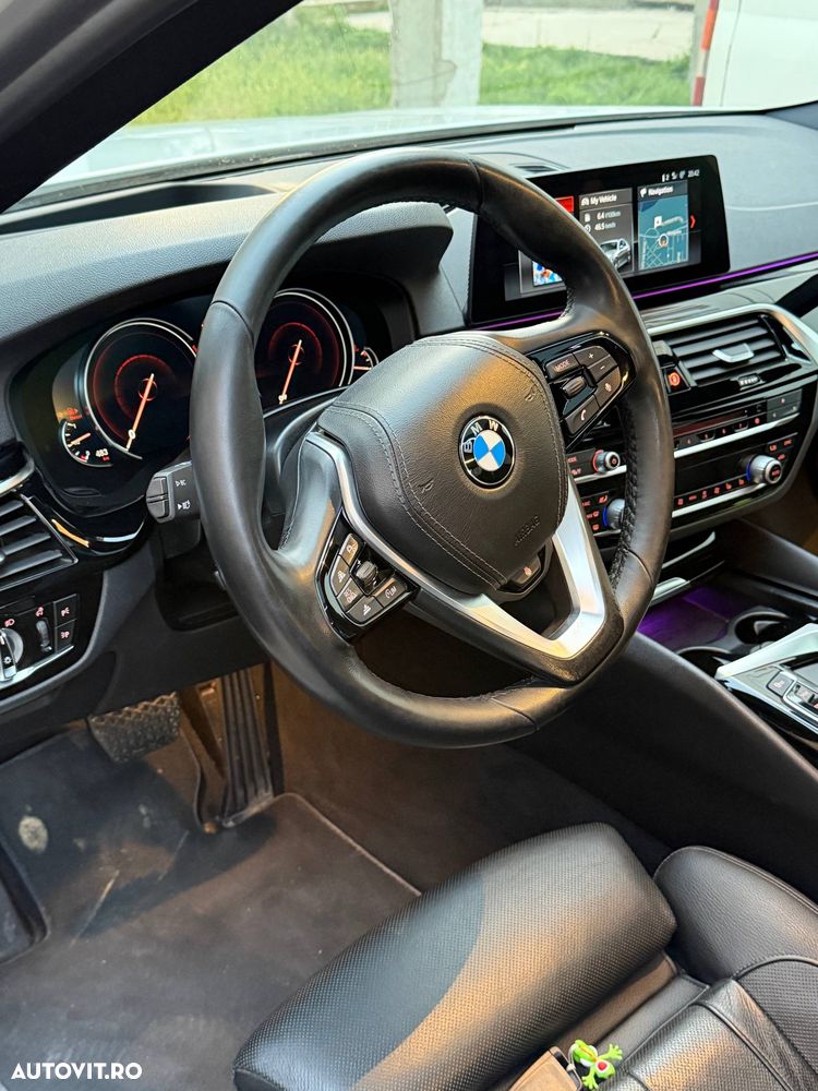 BMW Seria 5 520d xDrive AT - 14