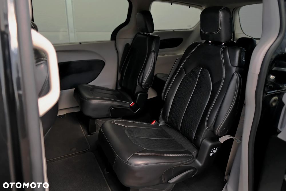 Chrysler Pacifica - 21