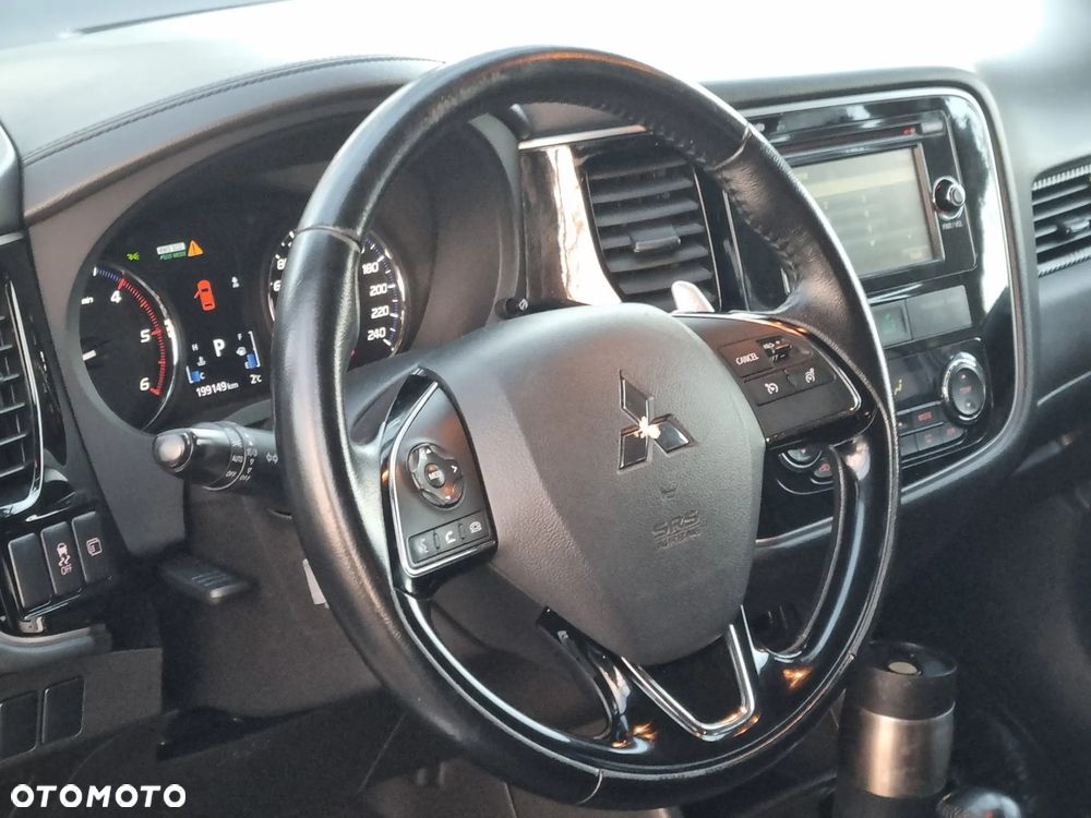 Mitsubishi Outlander 2.2 DID Intense + 4WD - 22