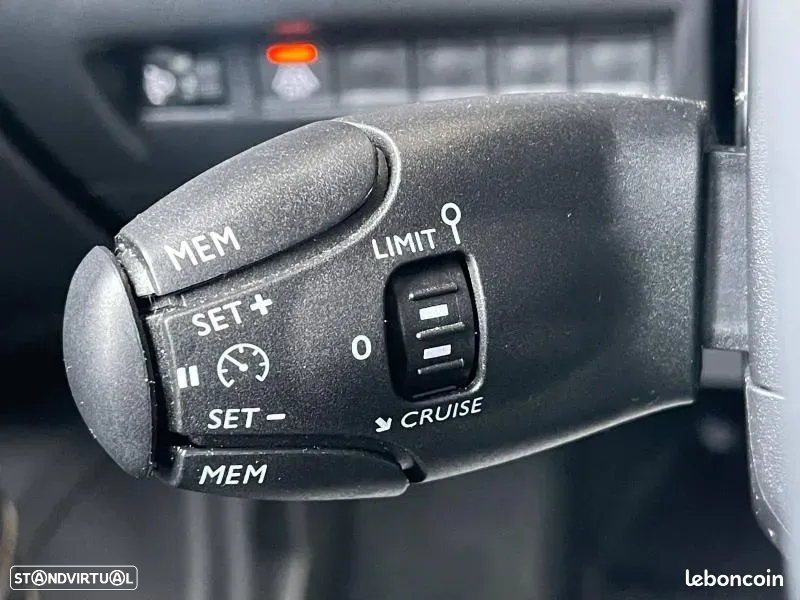 Peugeot 2008 1.2 PureTech Allure EAT8 - 9