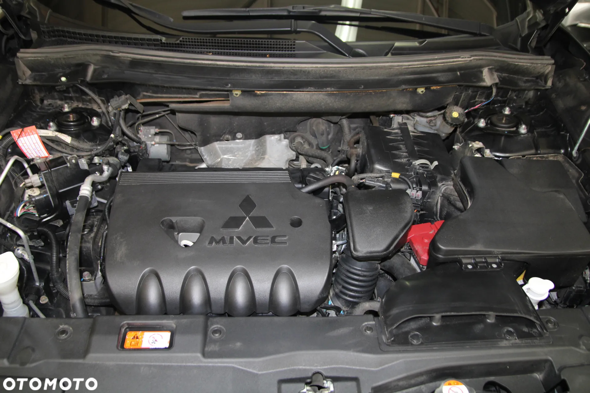 Mitsubishi Outlander 2.0 Intense + 4WD CVT - 30