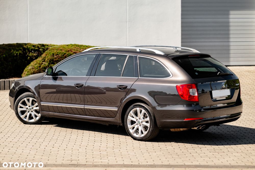 Skoda Superb 2.0 TDI Comfort DSG - 8