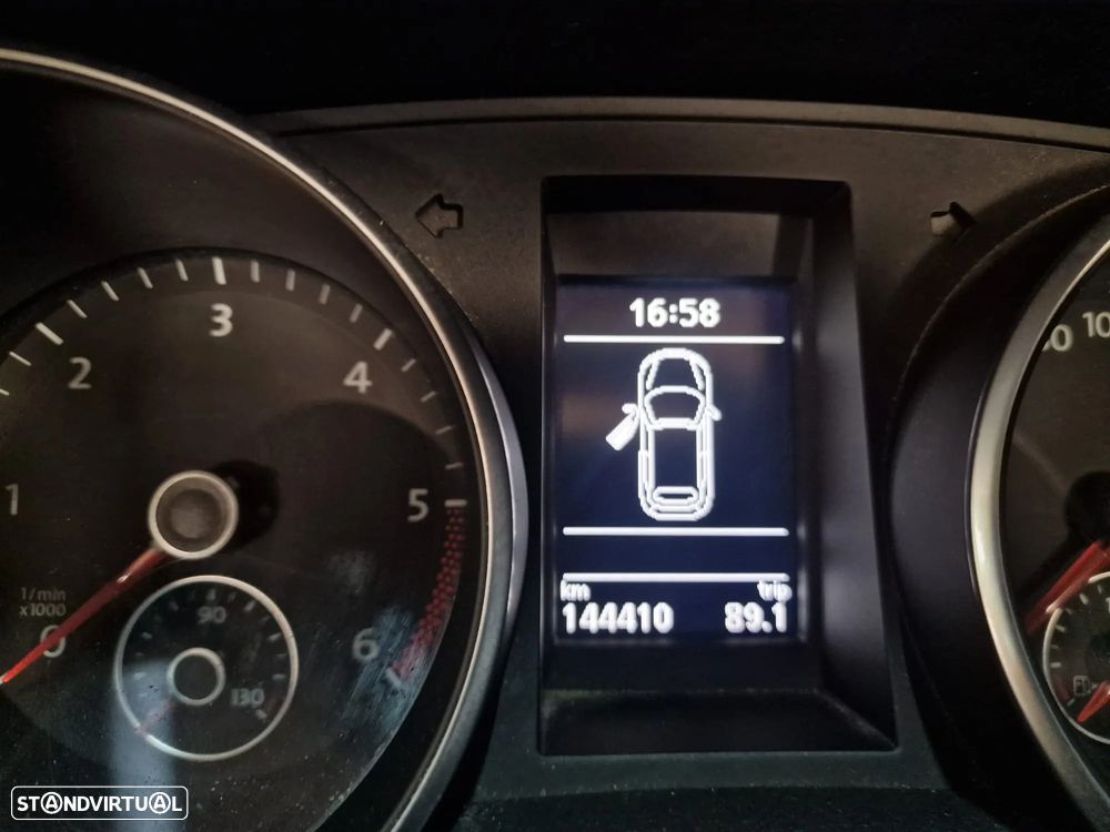 VW Golf Cabriolet 1.6 TDI BlueMotion Exclusive - 21