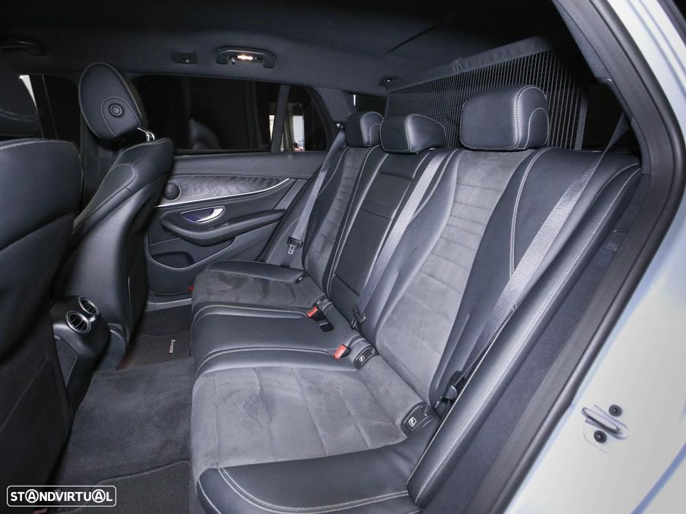 Mercedes-Benz E 300 de AMG Line - 10
