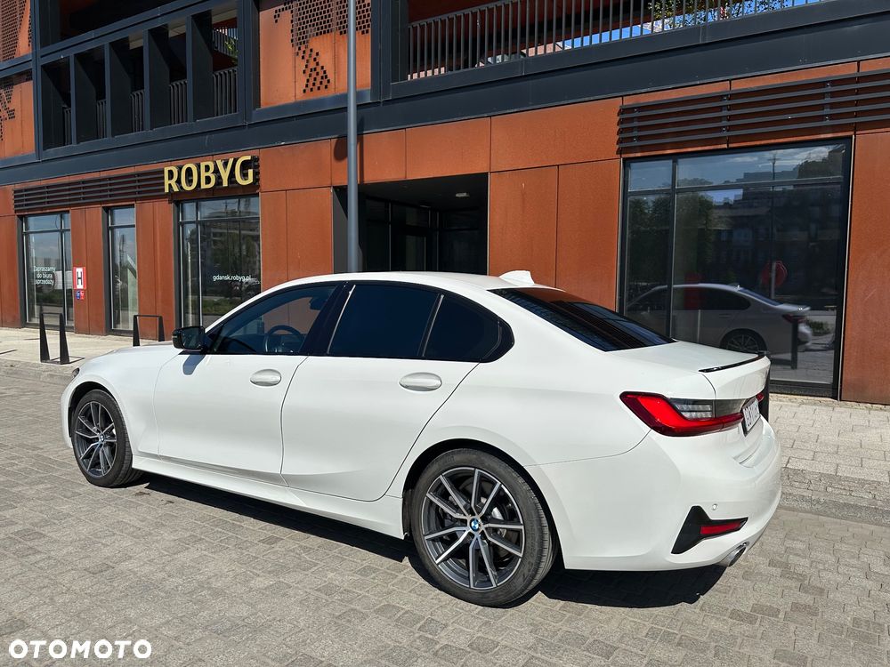 BMW Seria 3 330i Sport Line - 10