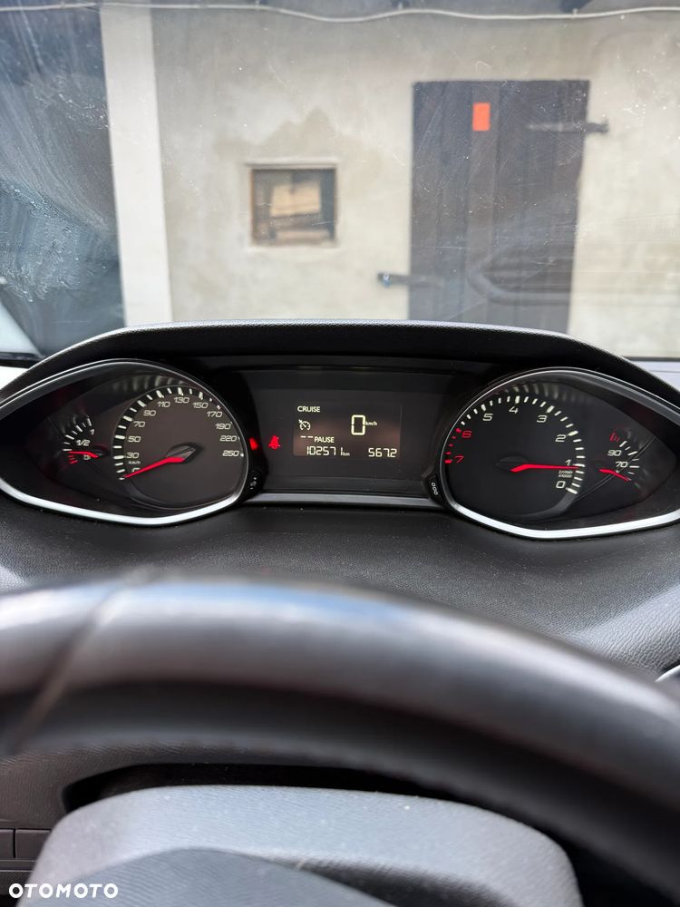 Peugeot 308 1.2 PureTech Business Line S&S - 11