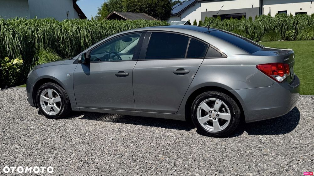 Chevrolet Cruze 1.6 LS - 11