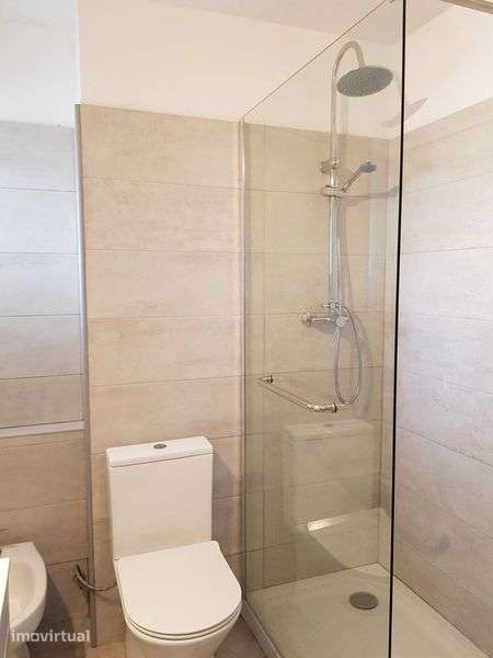 Vendo Apt T2 remodelado com vista Rio Alhos Vedros - Grande imagem: 4/12