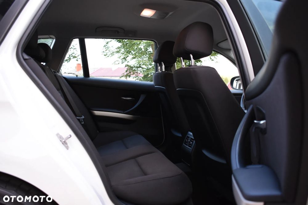 BMW Seria 3 318d - 29