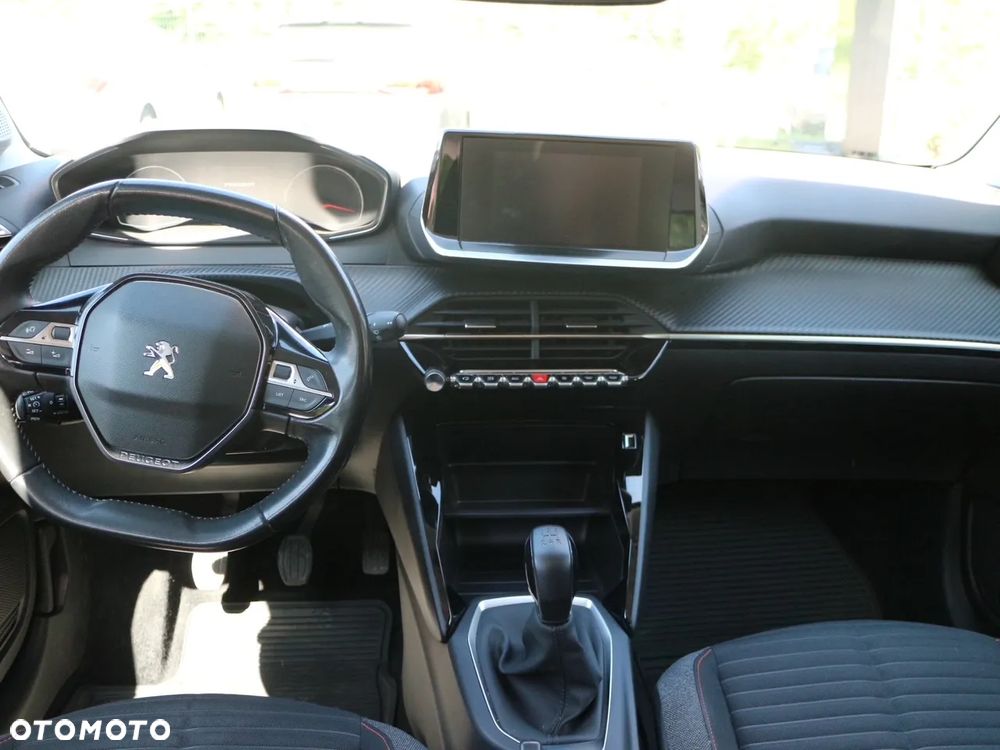 Peugeot 208 - 11