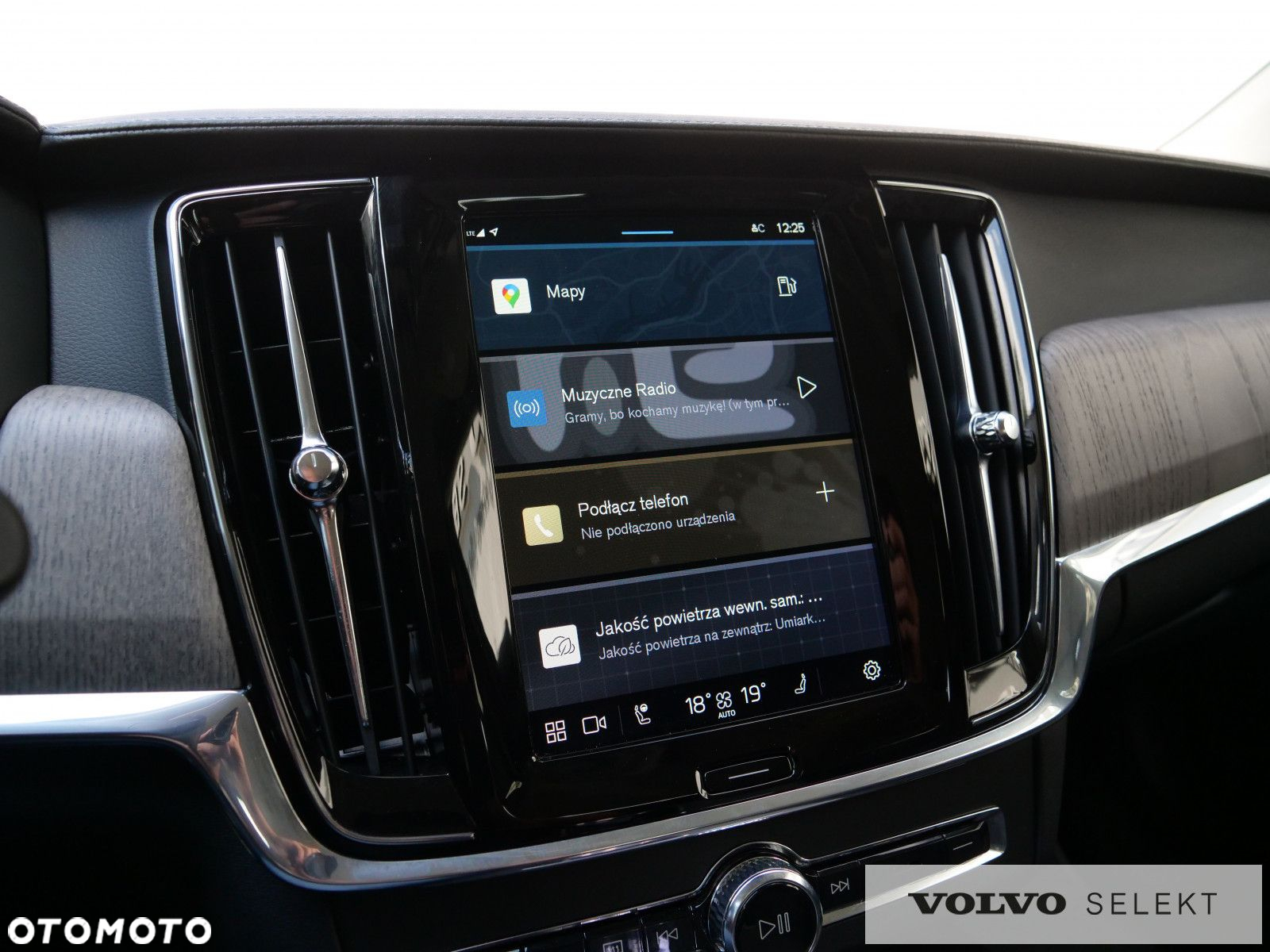 Volvo V90 Cross Country - 24