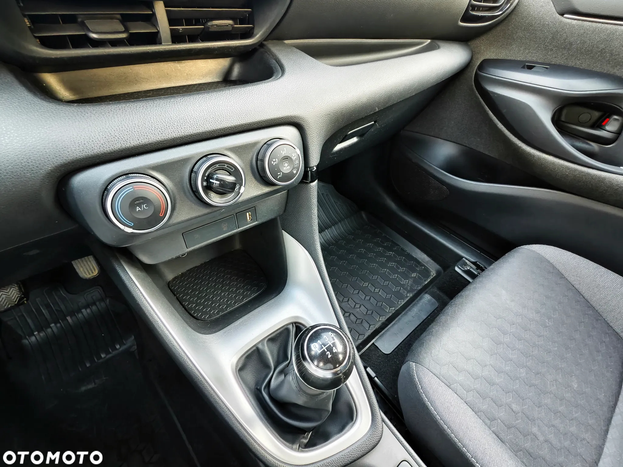 Toyota Yaris 1.5 Comfort - 18