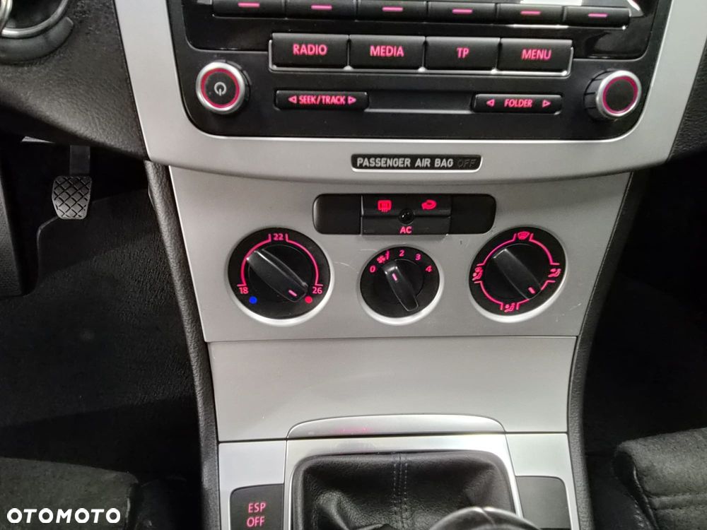 Volkswagen Passat - 35