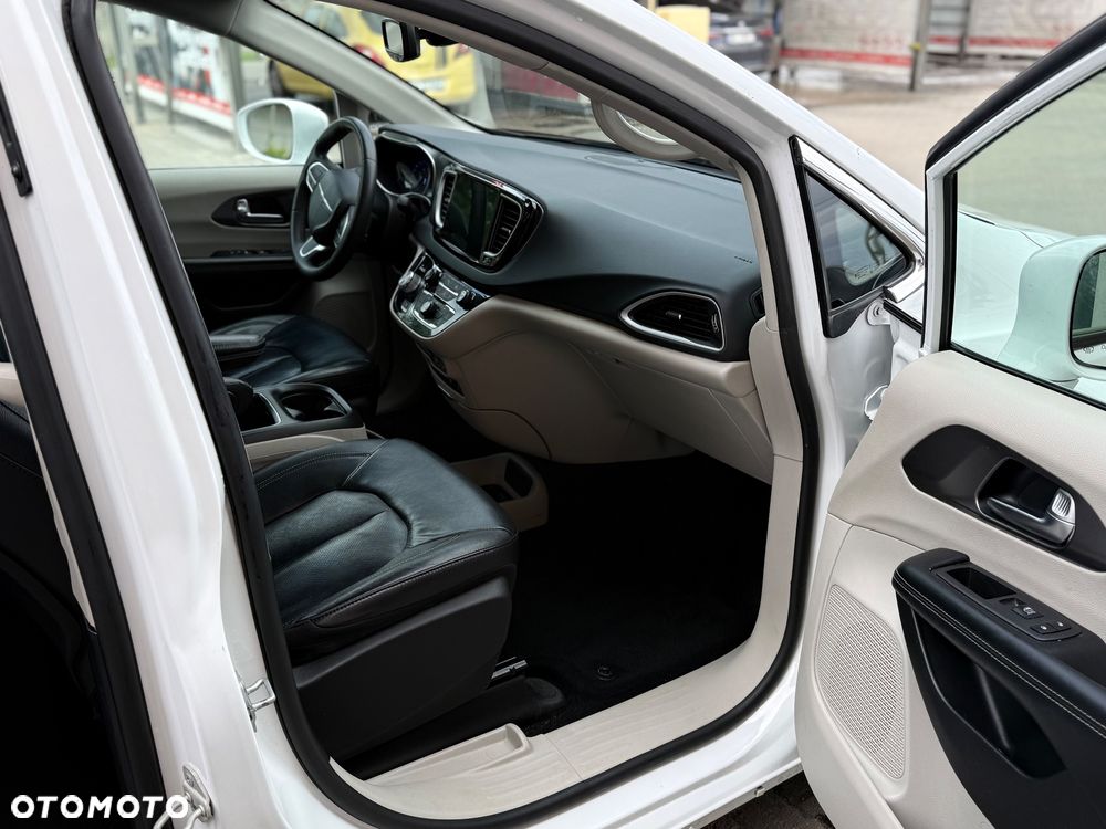 Chrysler Pacifica - 9