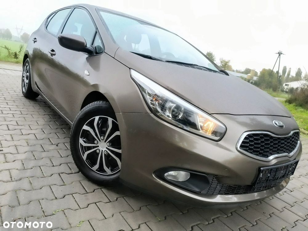 Kia Ceed - 13