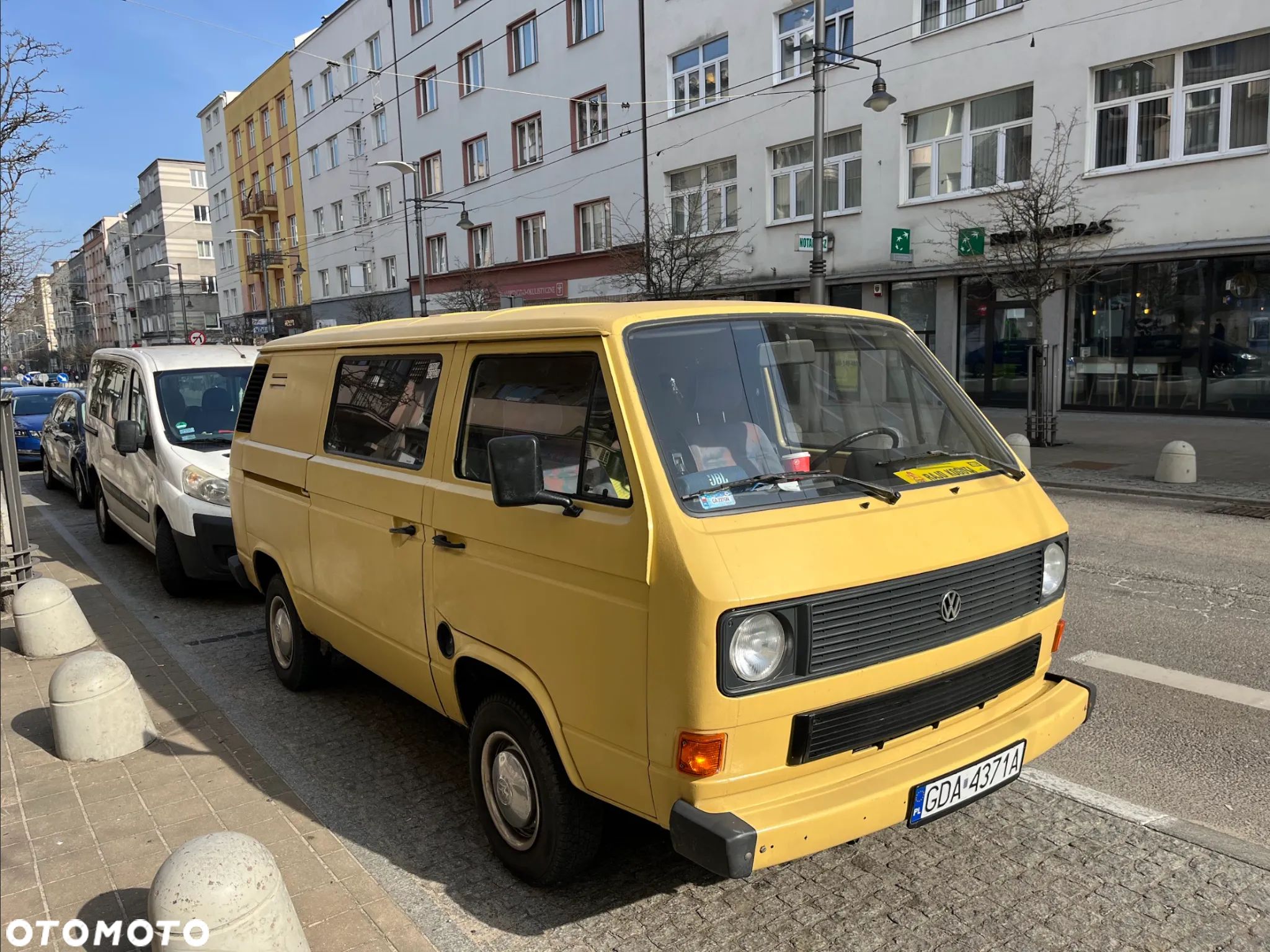 Volkswagen Transporter - 1