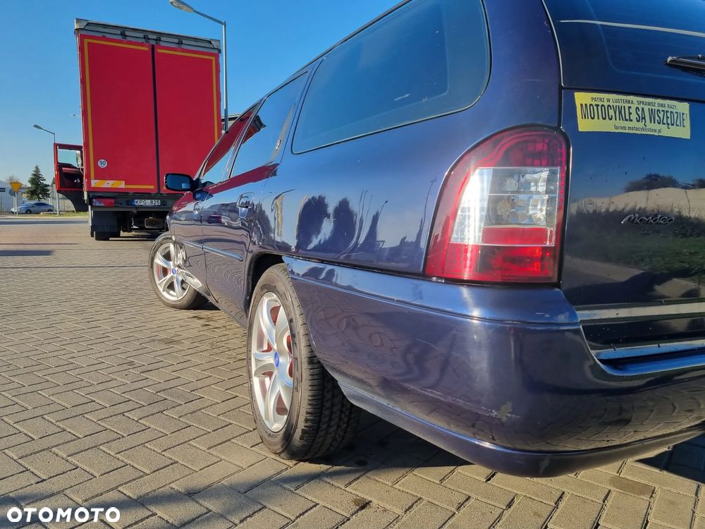 Ford Mondeo 2.0 Ghia - 12