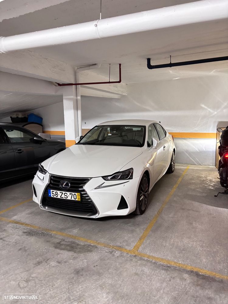 Lexus IS 300H Luxury - 2