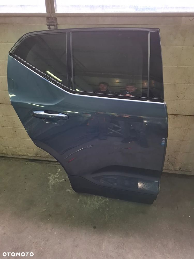 Volvo XC40 drzwi prawy tył kod lakieru 723 - 1