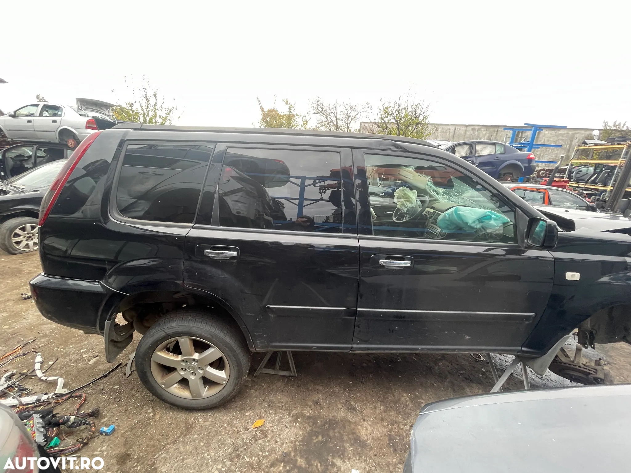 Dezmembram Nissan X-trail T30 4x4 2.2 an fabr 2005 - 3