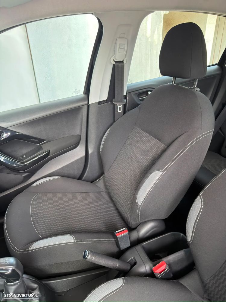 Peugeot 208 1.2 VTi Active - 26