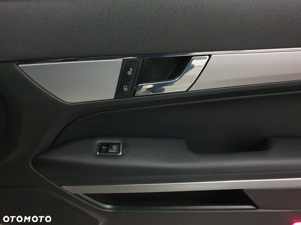 Mercedes-Benz Klasa E - 23