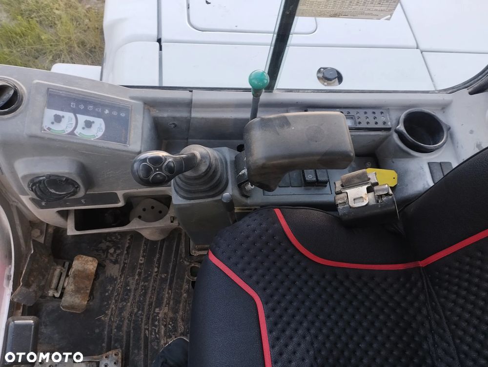Takeuchi tb 250 - 14