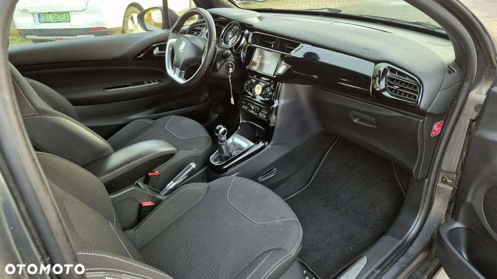 Citroën DS3 e-HDi 90 FAP SoChic - 11