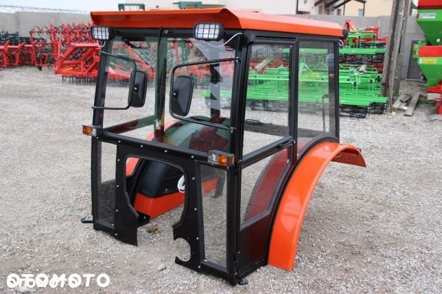 Kabina ciągnikowa ursus C-360 C 360 z okrągłymi błotnikami - 2
