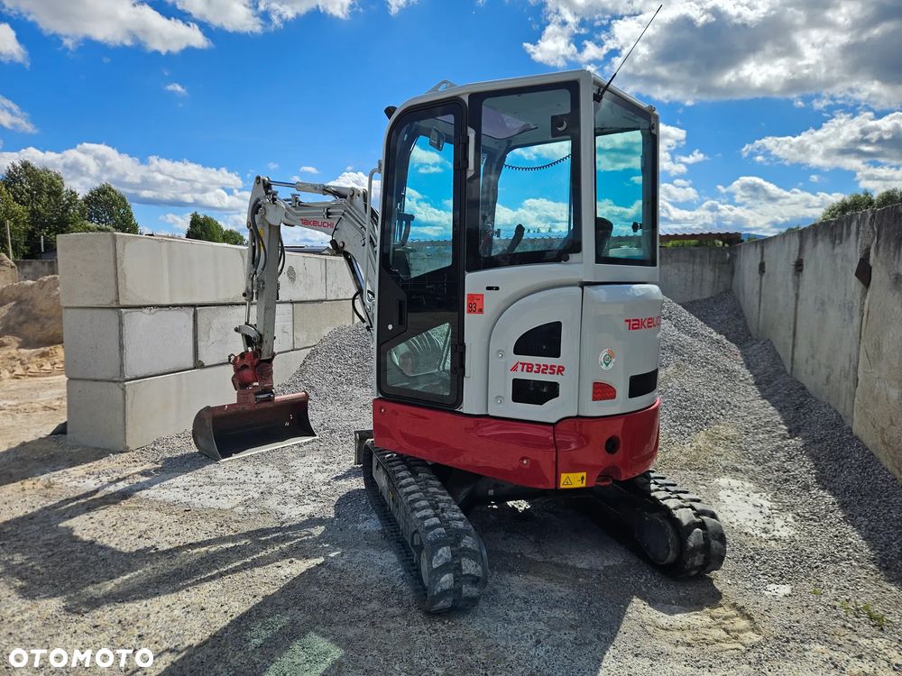 Takeuchi TB325R - 1