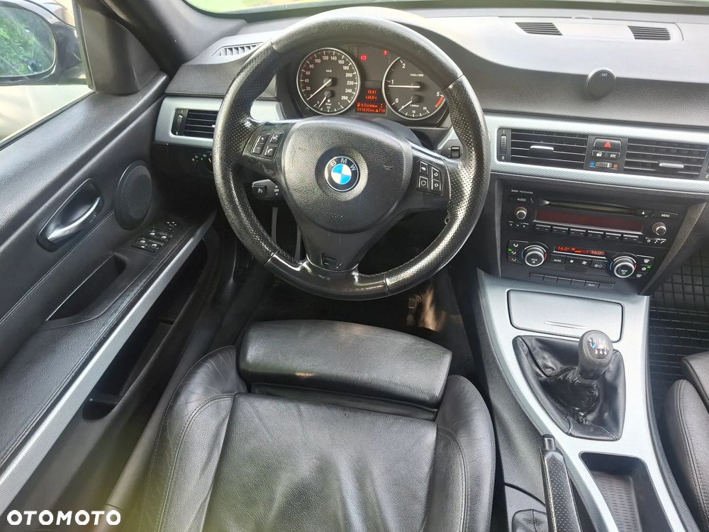 BMW Seria 3 318d DPF Edition Sport - 12