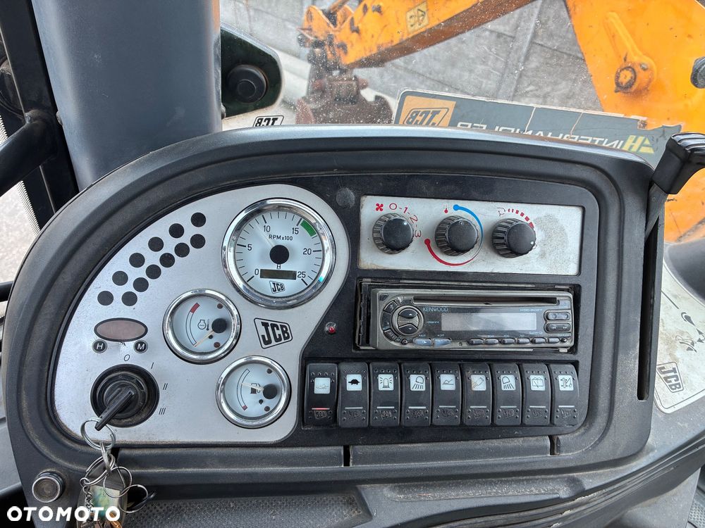 JCB 4CX - 13