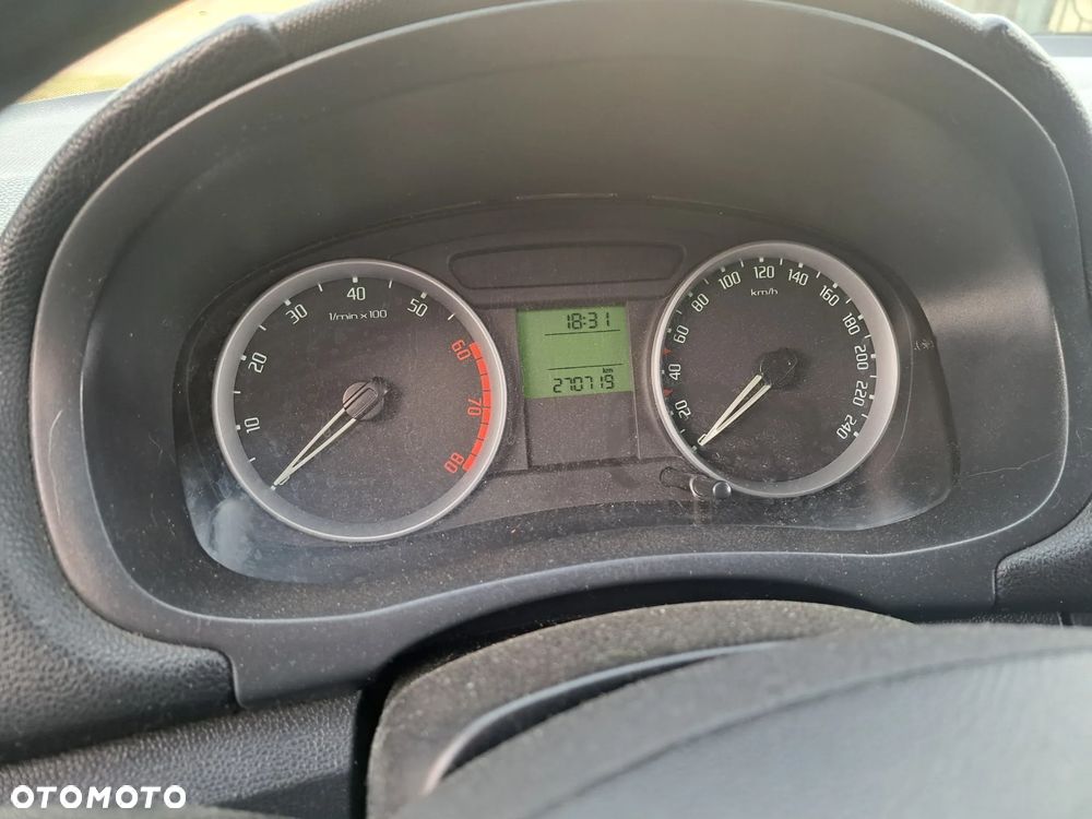 Skoda Roomster 1.4 16V Comfort - 12