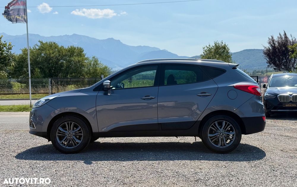 Hyundai ix35 2.0 CRDI 4WD Fifa World Cup Gold Edition - 16