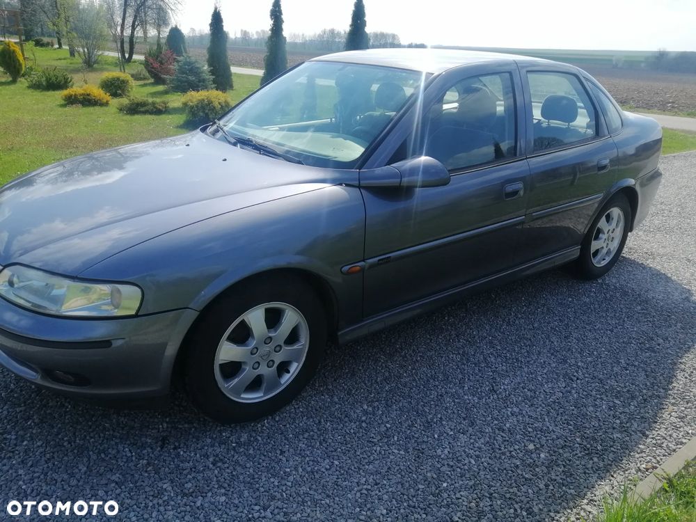 Opel Vectra 1.6 - 5