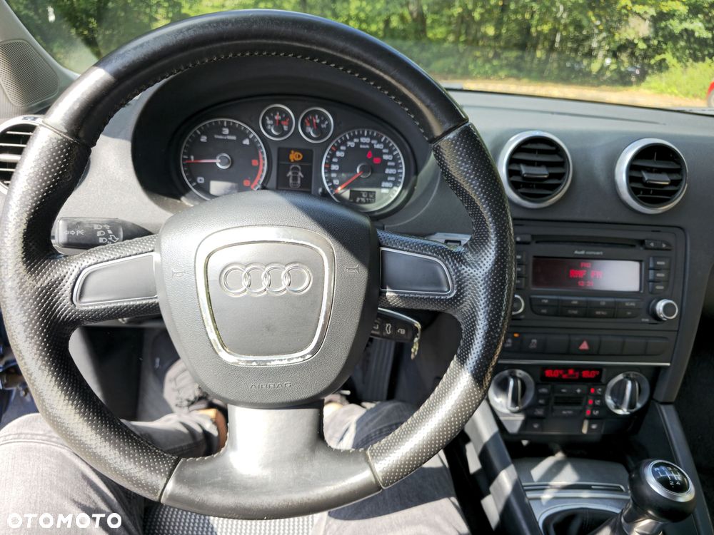 Audi A3 3-drzwiowe 1.6 TDI DPF Ambiente - 16