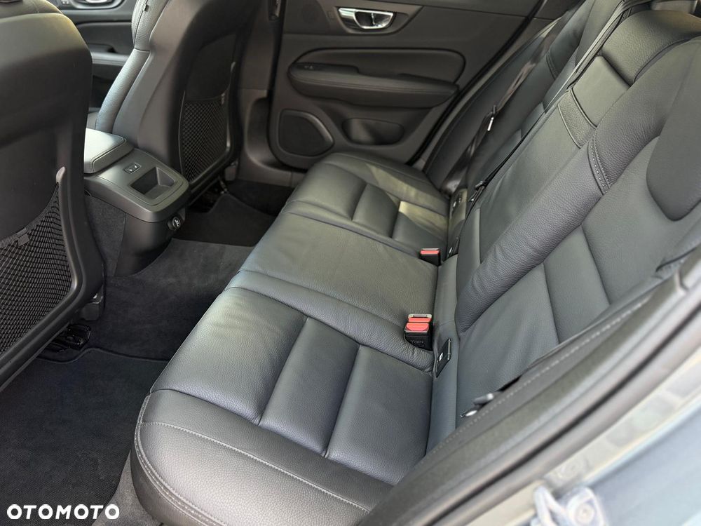 Volvo V60 Cross Country D4 AWD Geartronic Pro - 27